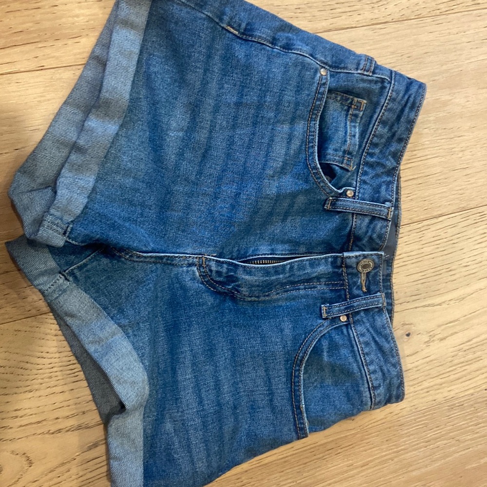 Stretchy kid rise-high rise denim shorts